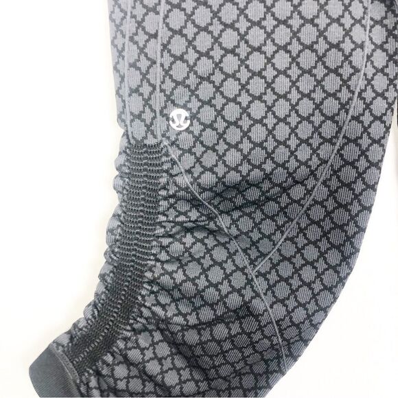 LULULEMON | In the Flow Seamless Crop Leggings Gray & Black Print Women’s Size 4 - Picture 8 of 10